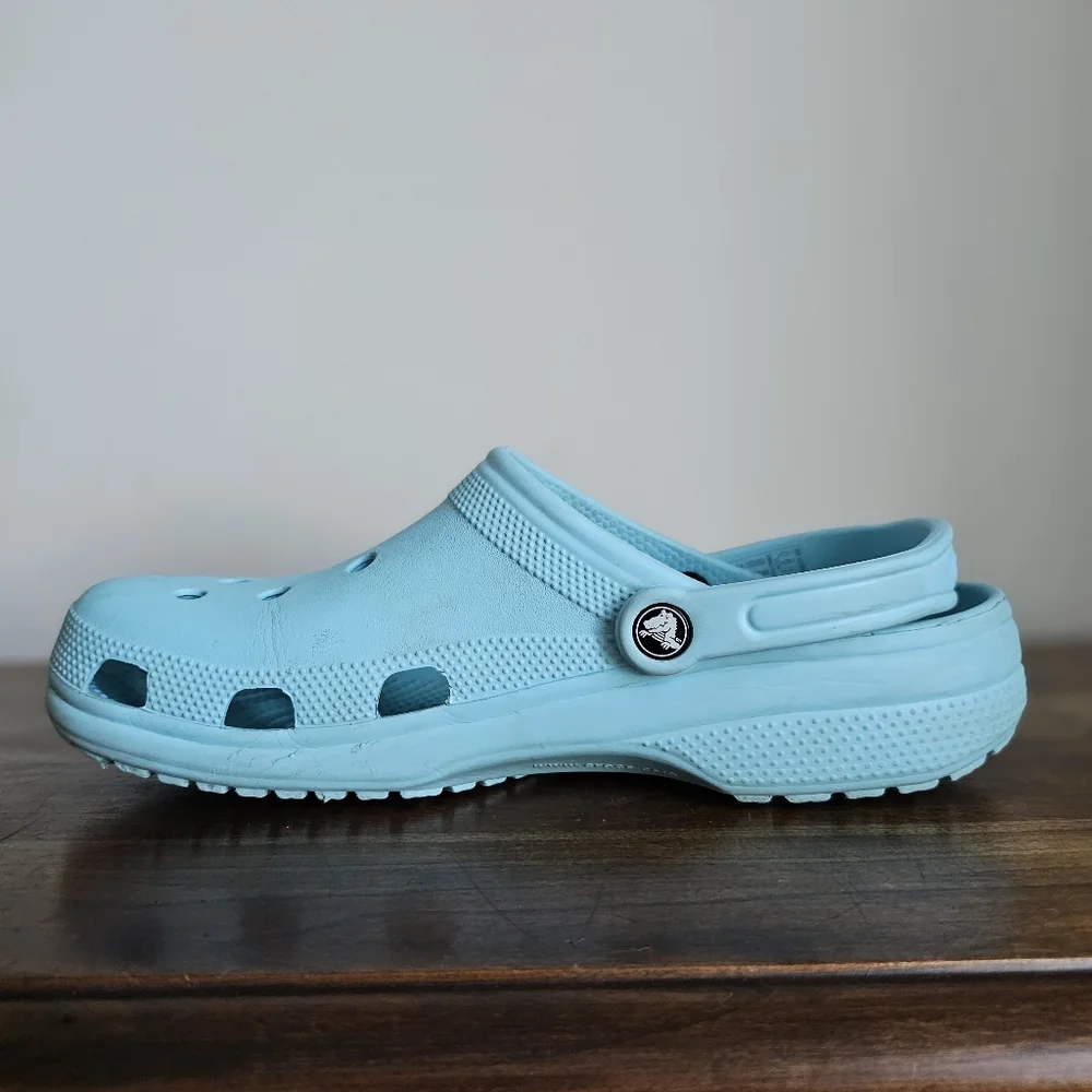 💎 Crocs Classic Clog Light Blue Men’s Size 11 Comfort Slip-On Sandals